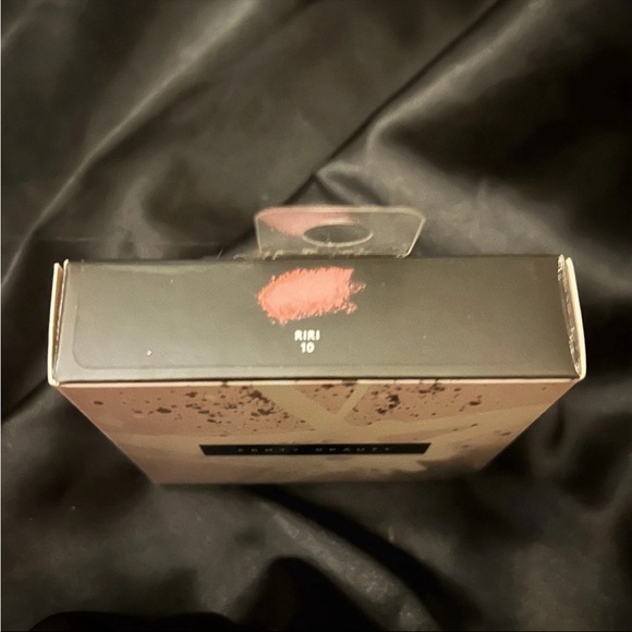🎉HP🎉Fenty Beauty Fenty Cheeks Suede Powder RIRI 10 ’ NWT/ AUTHENTIC - Picture 7 of 9